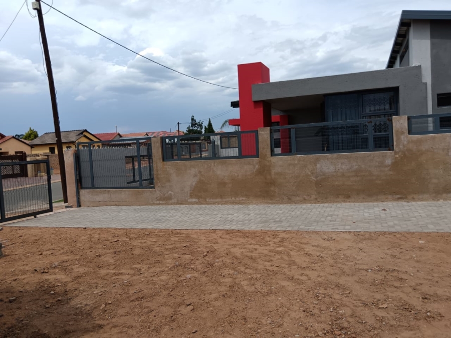 3 Bedroom Property for Sale in Mabopane North West